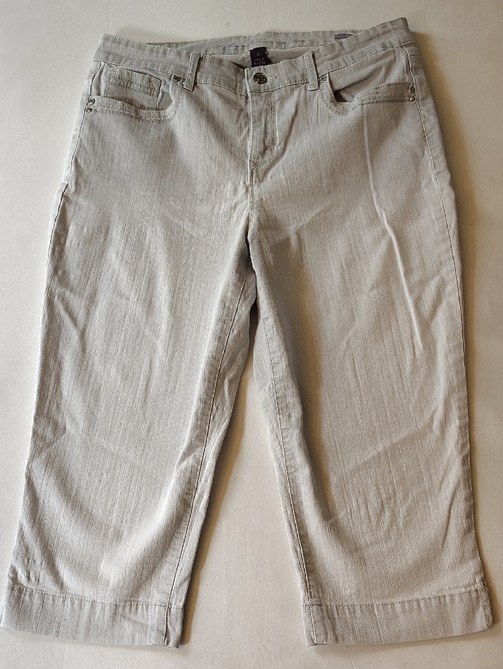 Gloria Vanderbilt Cropped Jeans in Light Gray Denim Size 8 Capri Length EUC